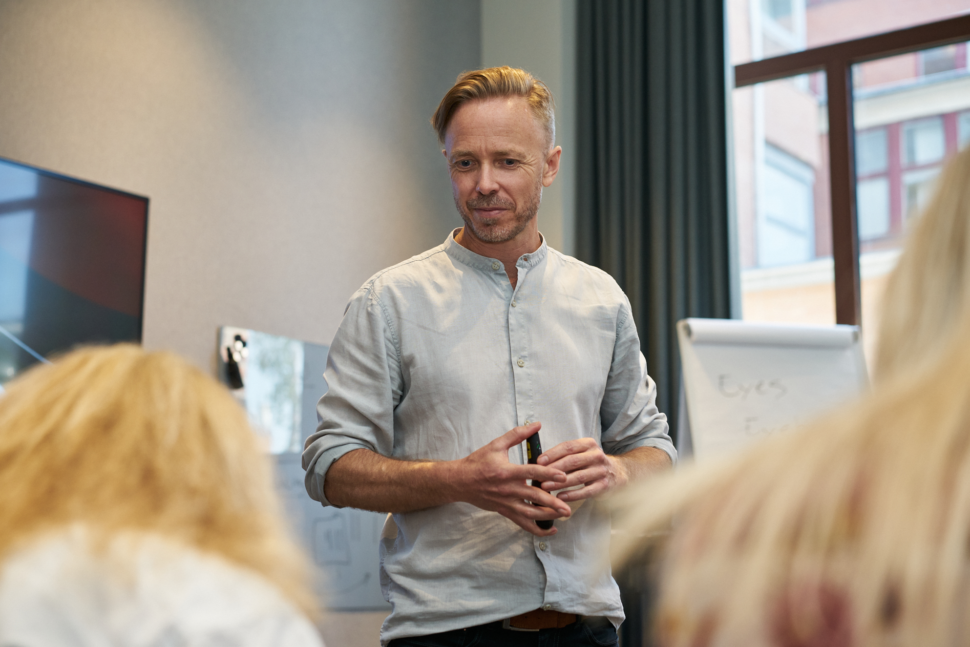 Edvard guiding participants during a workshop