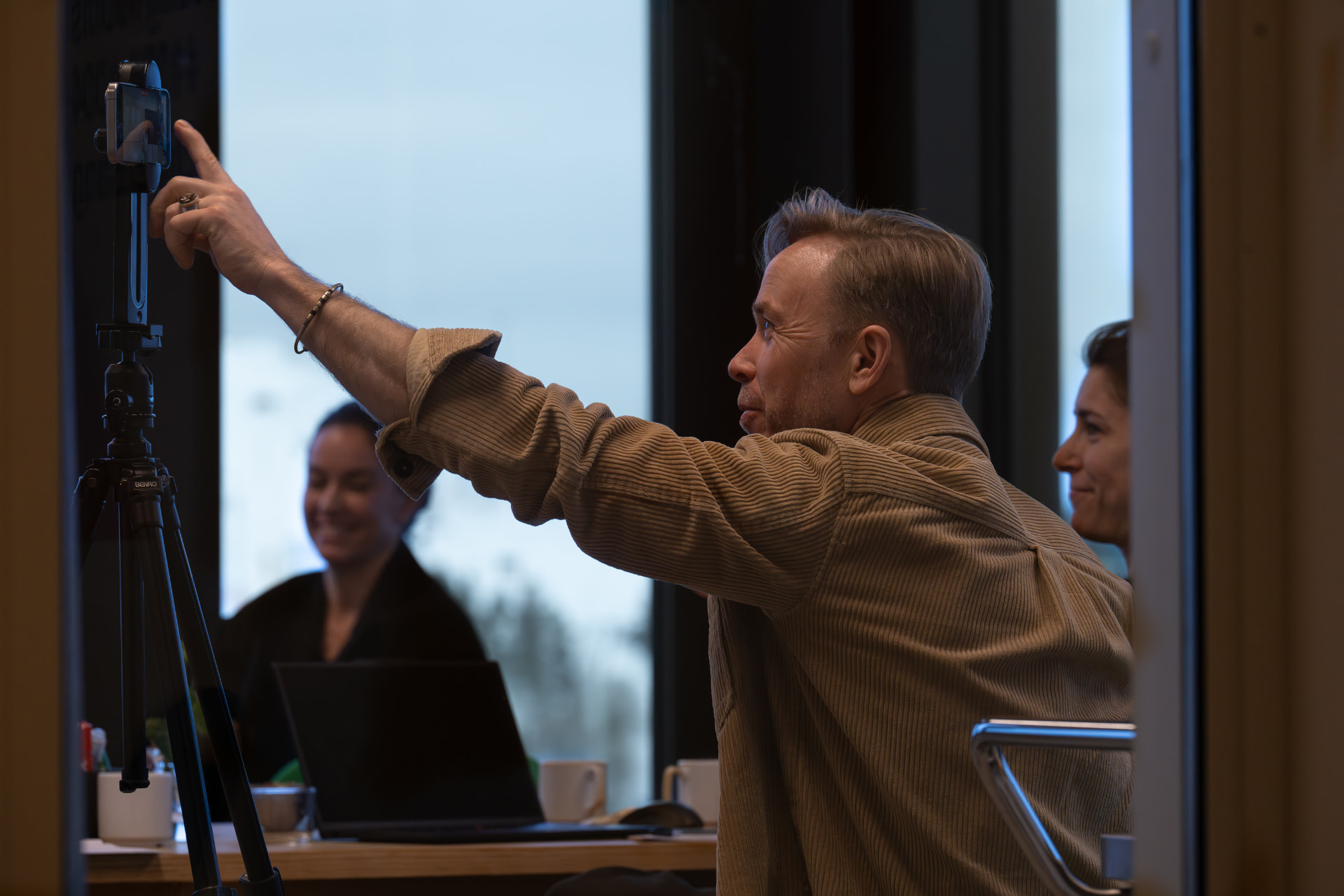 Edvard working with a participant's filmed presentation