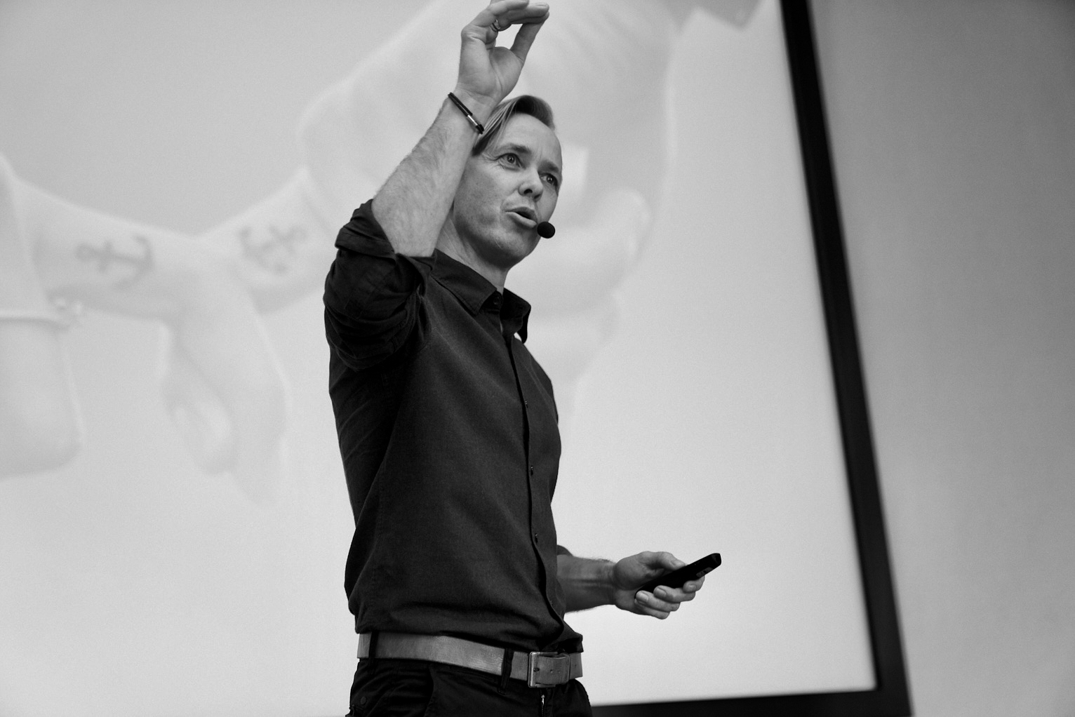 Edvard Raft speaking at a conference
